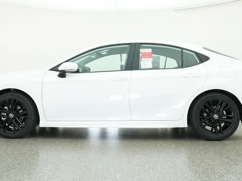 Used 2026 Toyota Camry SE FWD image 35