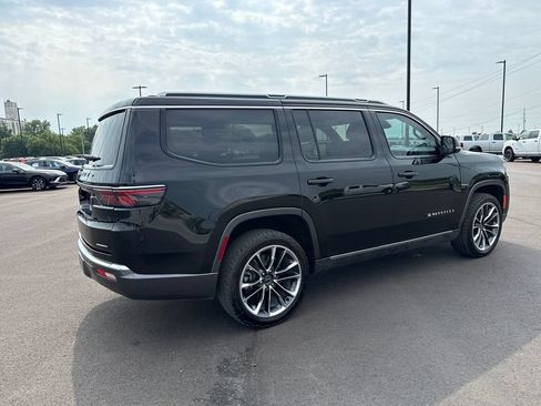 Used 2022 Jeep Wagoneer Series III w/ Premium Group I AWD/4WD image 5