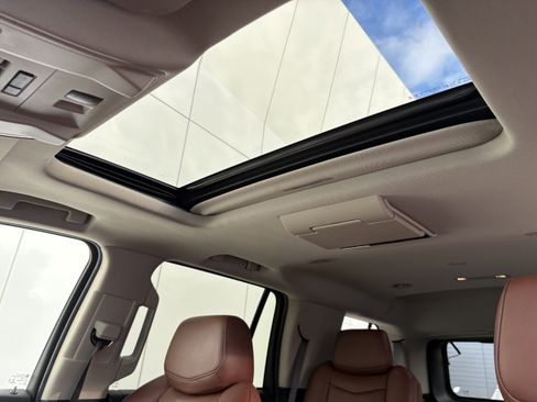 Used 2019 Cadillac Escalade Premium Luxury image 15