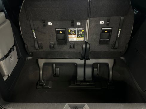 New 2026 Toyota Sienna XLE image 14