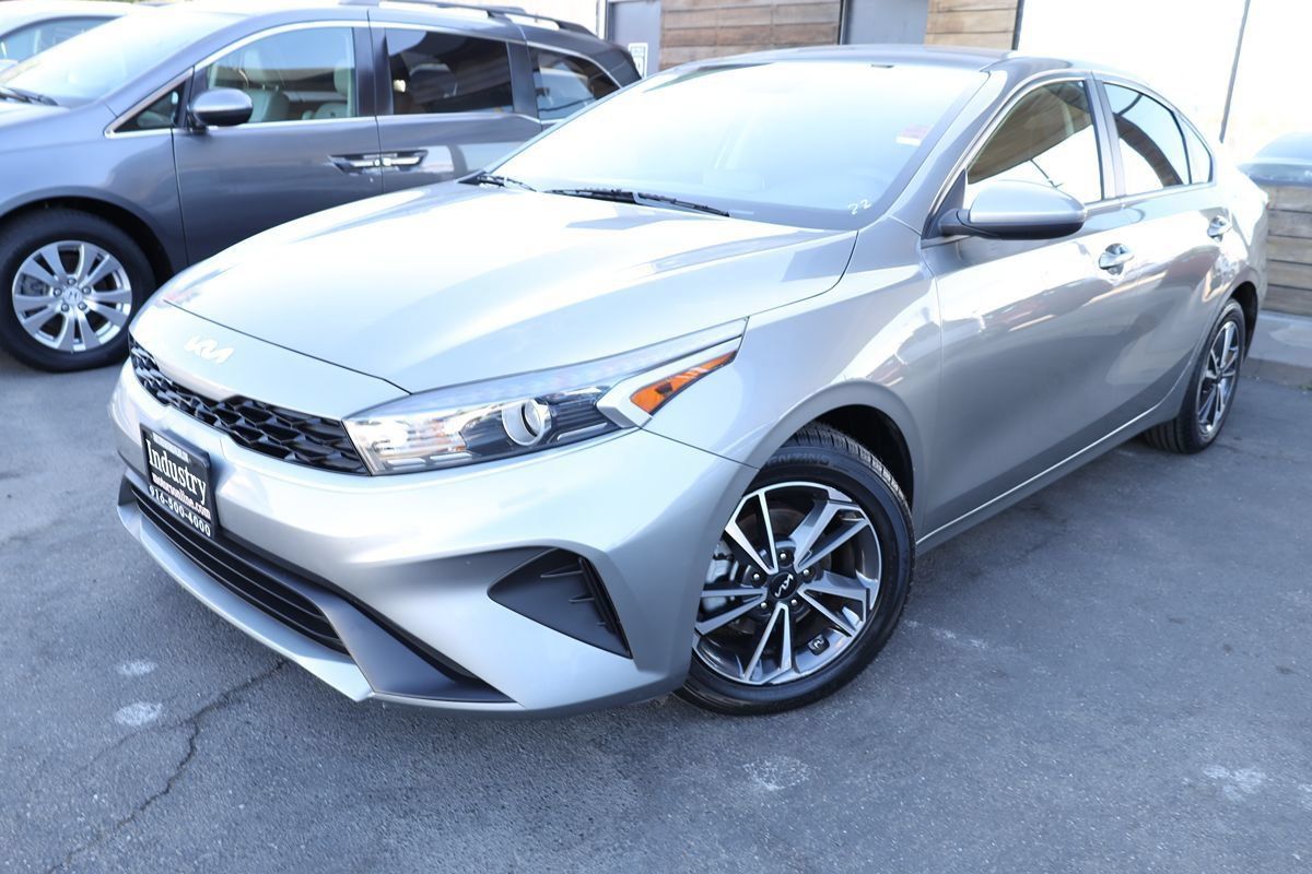 Used 2022 Kia Forte LXS FWD image 2