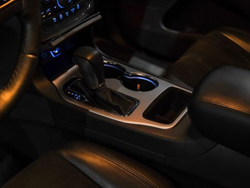 Used 2018 Jeep Grand Cherokee Altitude AWD/4WD image 24