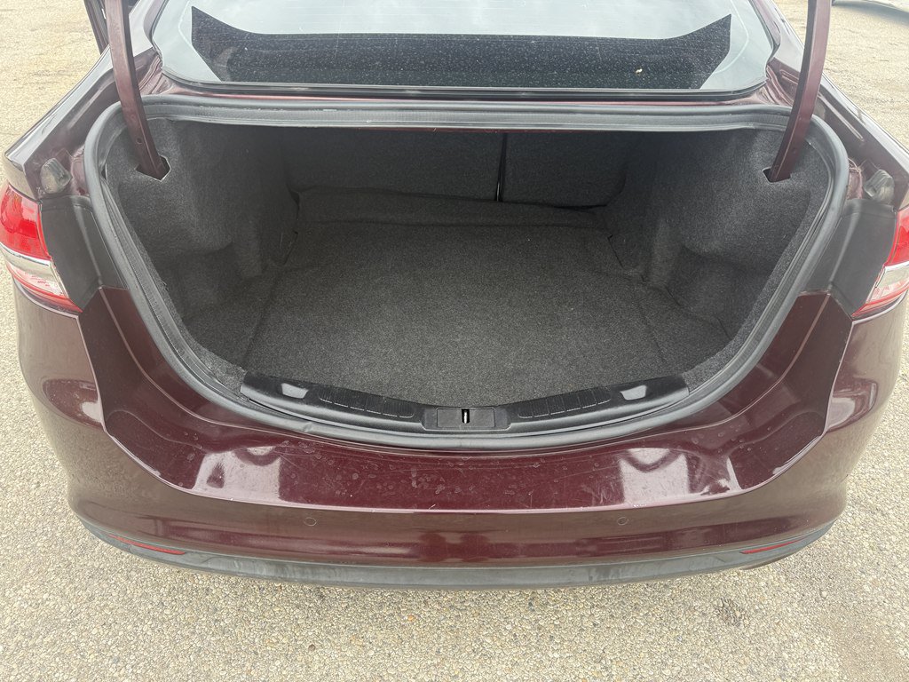 Used 2017 Ford Fusion SE w/ Fusion SE Technology Package FWD image 23