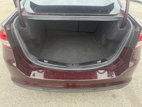 Used 2017 Ford Fusion SE w/ Fusion SE Technology Package FWD image 23