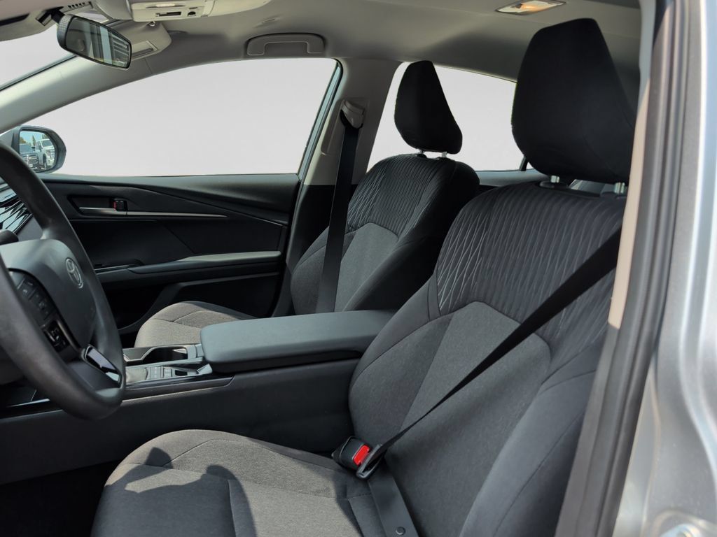 Used 2026 Toyota Camry LE FWD image 17