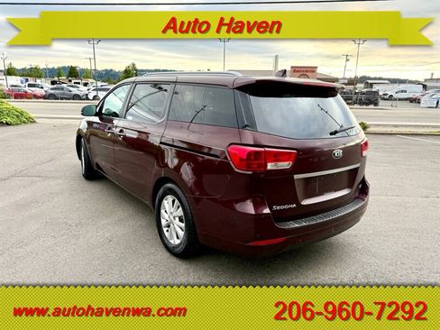 Used 2018 Kia Sedona LX w/ LX Essentials Premium Package FWD image 6