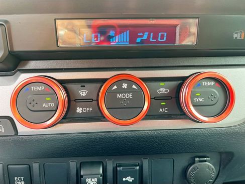 Used 2021 Toyota Tacoma SR5 w/ Technology Package AWD/4WD image 15