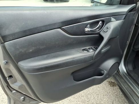 Used 2018 Nissan Rogue S FWD image 11