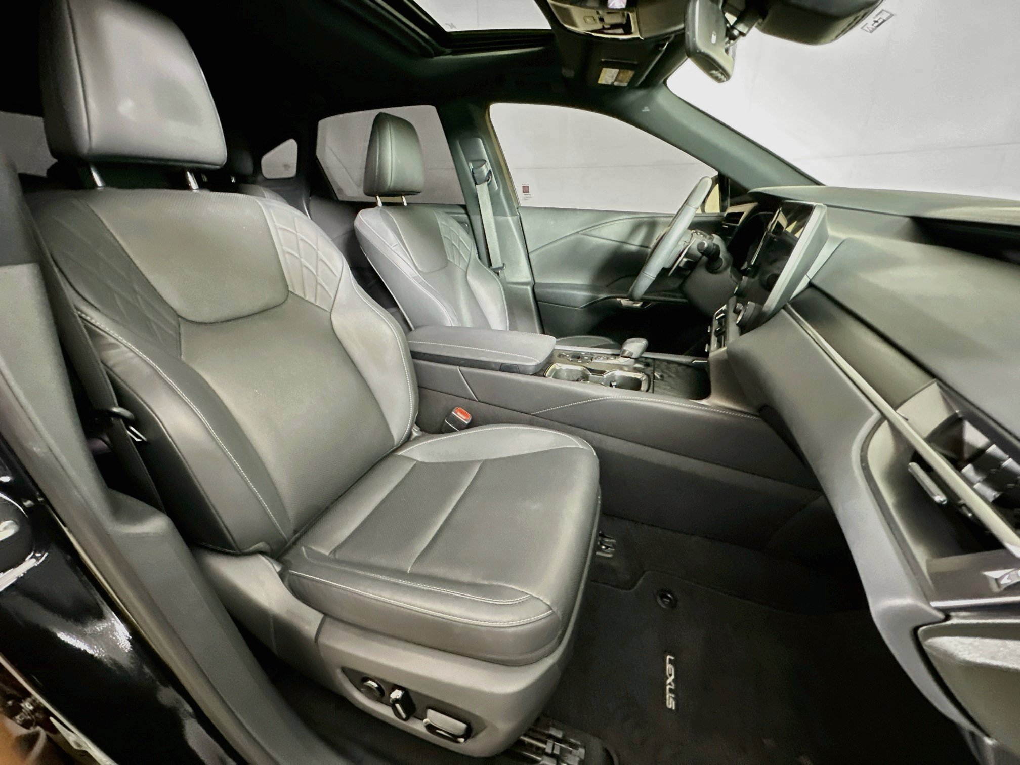 Used 2024 Lexus RX 350 Premium w/ Convenience Package FWD image 31