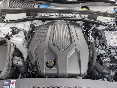 Used 2025 Porsche Macan image 28