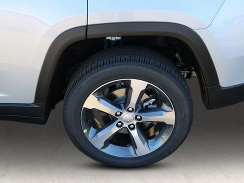 New 2025 Jeep Grand Cherokee Limited w/ Luxury Tech Group II image 9