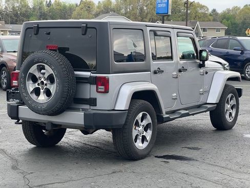 Used 2016 Jeep Wrangler Unlimited Sahara w/ Dual Top Group AWD/4WD image 40