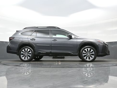 Used 2023 Subaru Outback Limited AWD/4WD image 34