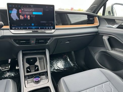 New 2026 Volkswagen Tiguan SEL R-Line AWD/4WD image 21