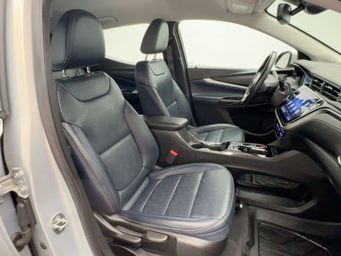 Used 2022 Chevrolet Bolt EUV LT w/ Convenience Package image 28