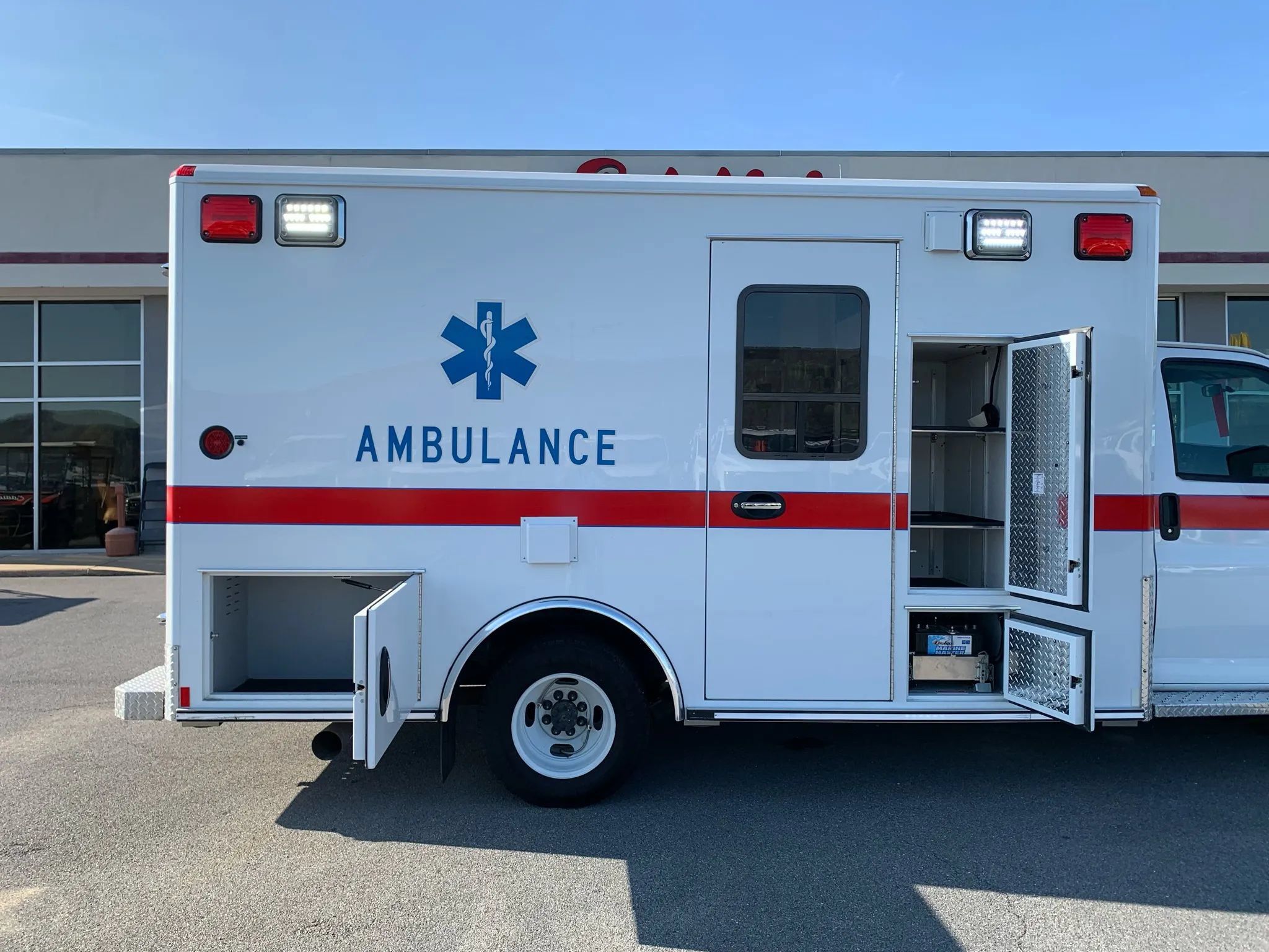 Used 2014 Chevrolet Express 4500 w/ Ambulance Package RWD image 36