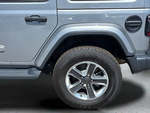 Used 2018 Jeep Wrangler Unlimited Sahara AWD/4WD image 34