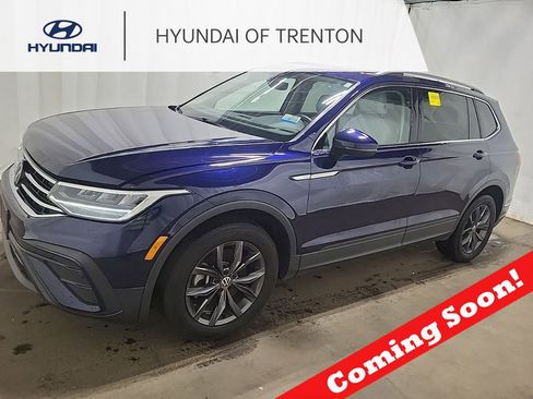 Used 2024 Volkswagen Tiguan SE image 1