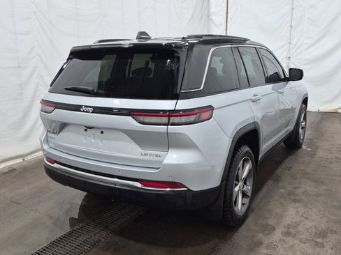 Used 2022 Jeep Grand Cherokee Limited w/ Luxury Tech Group II image 3
