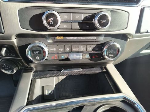 Used 2022 Ford F350 Platinum w/ FX4 Off-Road Package image 19