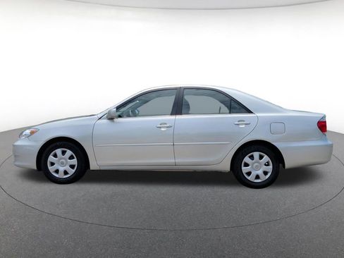Used 2005 Toyota Camry LE FWD image 2
