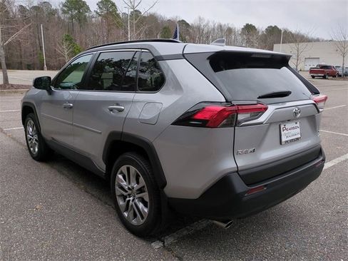 Used 2023 Toyota RAV4 XLE Premium image 6