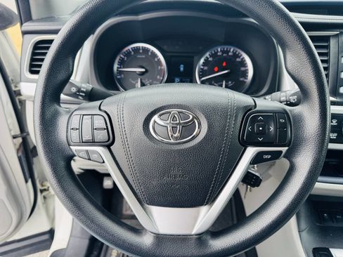 Used 2016 Toyota Highlander LE image 17