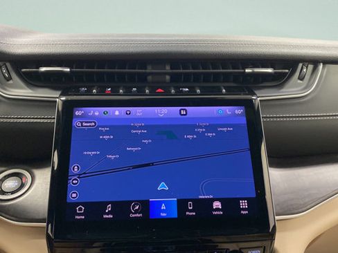 Used 2023 Jeep Grand Cherokee L Limited w/ Luxury Tech Group II AWD/4WD image 18