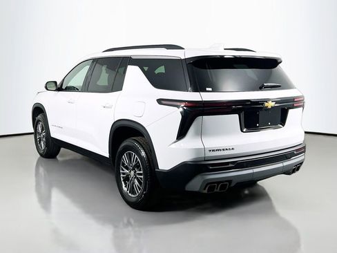 Used 2025 Chevrolet Traverse LT image 7