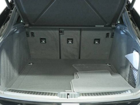 Certified 2025 Porsche Macan AWD/4WD image 28