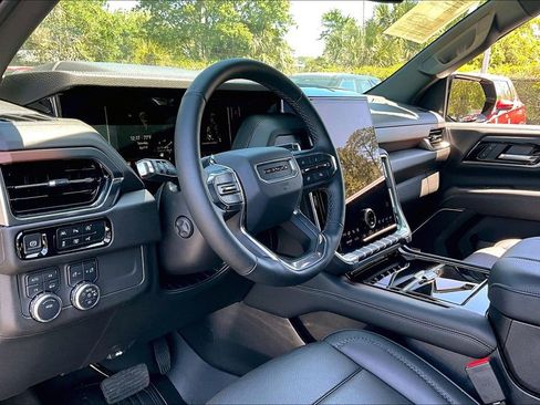 Used 2025 GMC Yukon Denali w/ LPO, Floor Liner Package AWD/4WD image 17