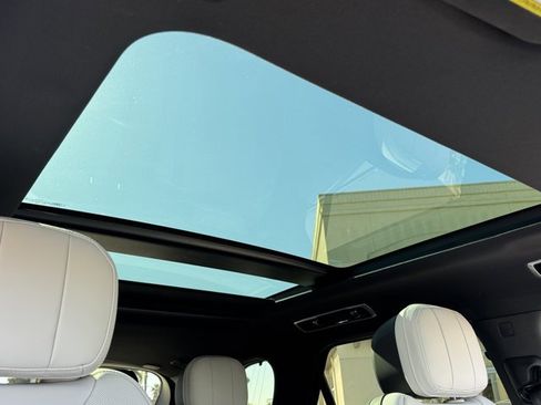 Used 2023 Land Rover Range Rover Sport SE Dynamic image 7