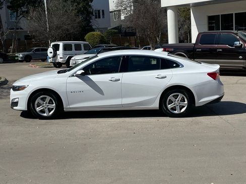 Used 2024 Chevrolet Malibu LT image 3
