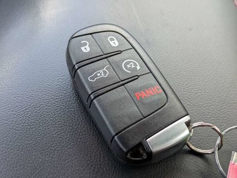 Used 2020 Jeep Grand Cherokee Trailhawk AWD/4WD image 32
