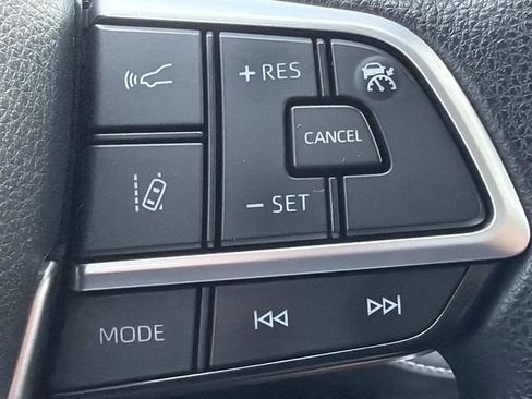 Used 2022 Toyota Highlander L FWD image 24