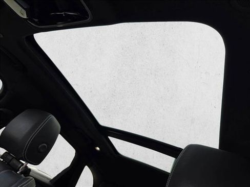 Used 2023 Land Rover Range Rover Velar R-Dynamic S image 15