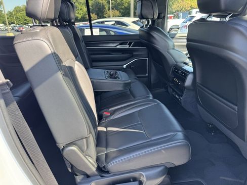 Used 2024 Jeep Wagoneer L Base image 31