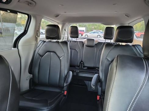 Used 2024 Chrysler Pacifica Touring-L FWD image 34