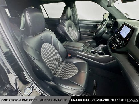 Used 2024 Toyota Highlander XSE image 29
