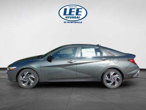 Used 2025 Hyundai Elantra Sport image 6