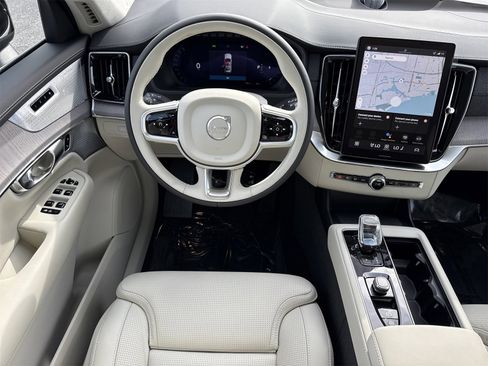 New 2026 Volvo XC90 B6 Ultra w/ Lounge Package image 18