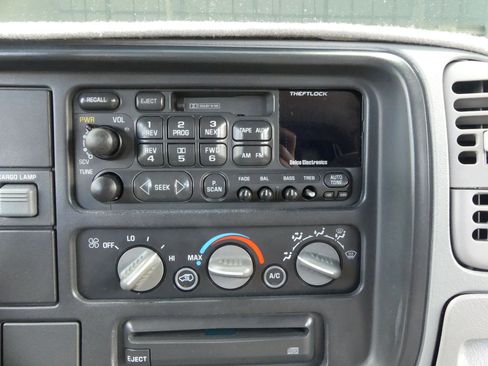 Used 2000 Chevrolet Silverado 3500 2WD Crew Cab image 87