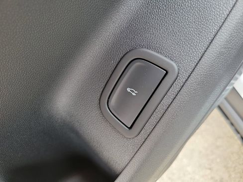 New 2026 Chevrolet Traverse LT w/ Midnight/Sport Edition FWD image 21