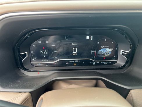 Used 2022 GMC Yukon Denali w/ Denali Premium Package image 16