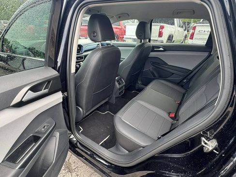 Used 2023 Volkswagen Taos SE AWD/4WD image 10