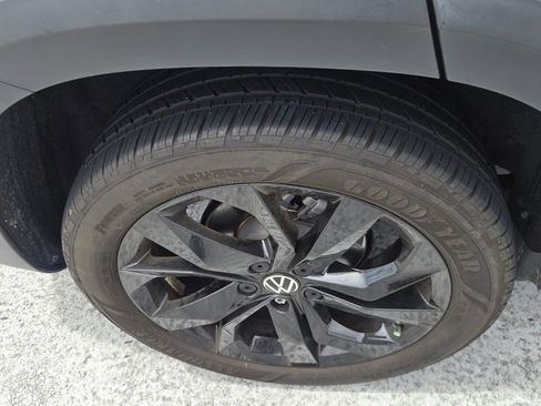 Used 2023 Volkswagen Taos SE w/ Black Wheel Package FWD image 8