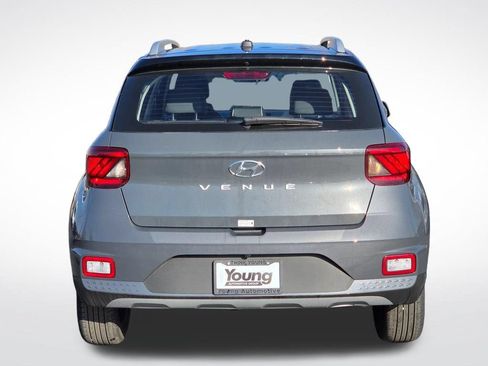 Used 2026 Hyundai Venue SEL FWD image 4