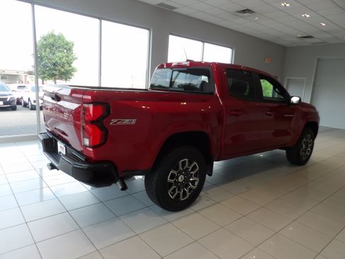Used 2023 Chevrolet Colorado Z71 w/ Z71 Convenience Package 2 AWD/4WD image 4
