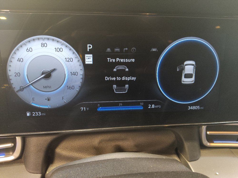 Used 2025 Hyundai Elantra SEL FWD image 23