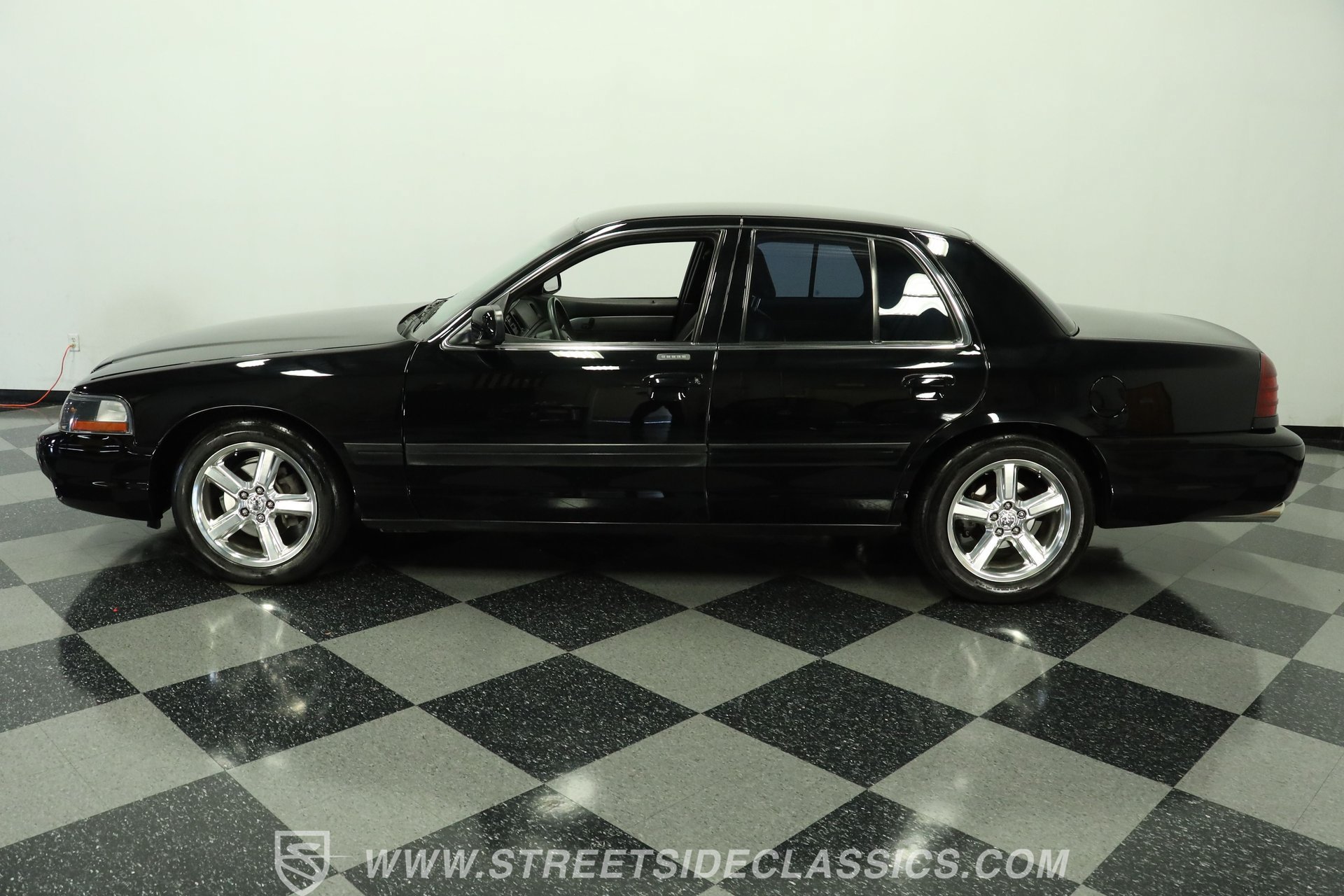 Used 2003 Mercury Marauder RWD image 2